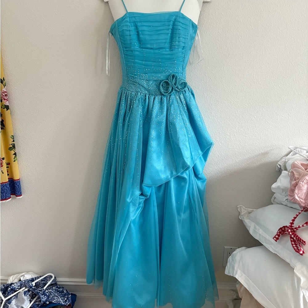 Elegant Blue Strapless Gown